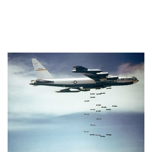 Avión de guerra estadounidense bombardeando Vietnam del Norte